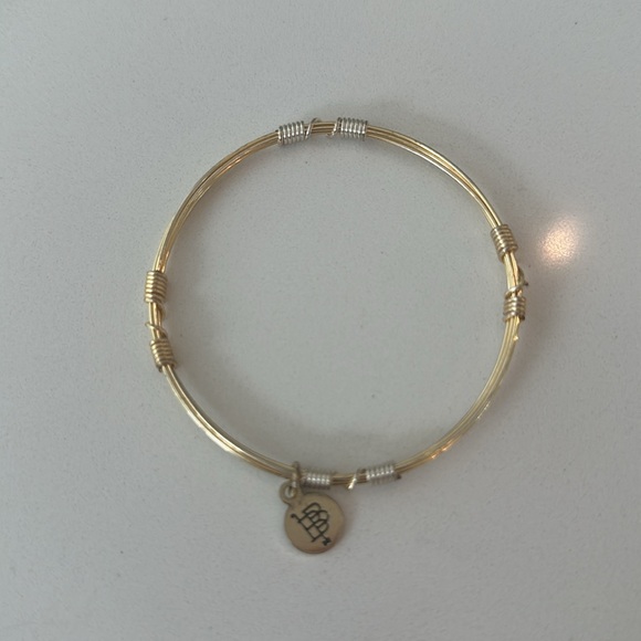 Bourbon and bowties, bangle bracelets, set of three, gold &silver mixed like new - Picture 4 of 8